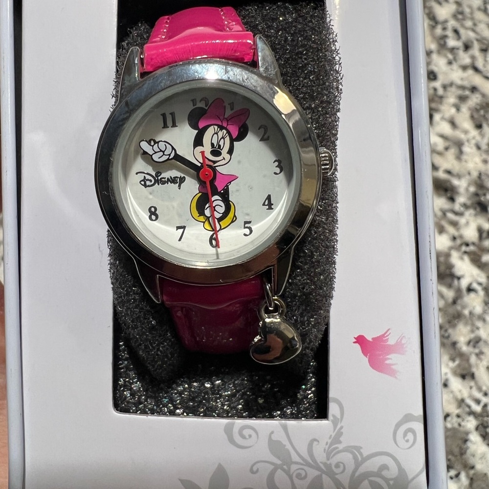 New inbox, Disney, Minnie Mouse watch. Small female or child size.